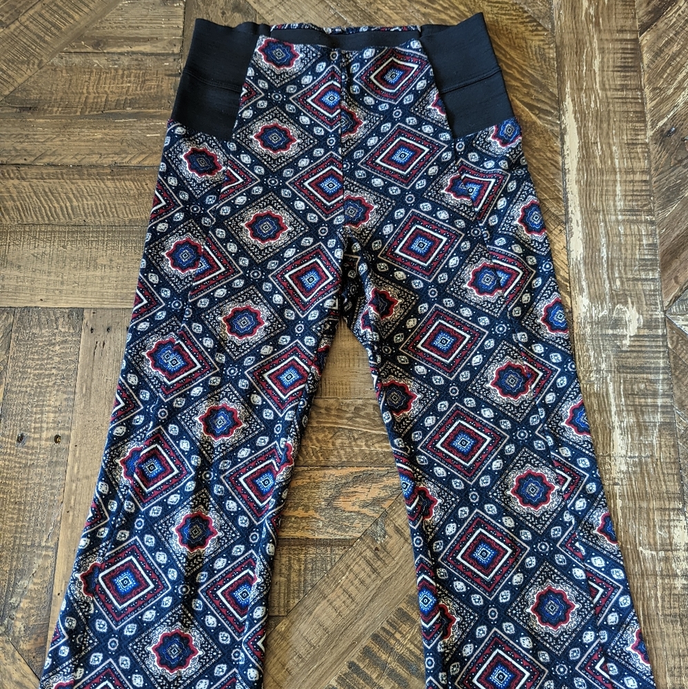 High-Waisted Printed Flares 🖤
